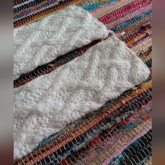 NWOT LEMON 🍋 Creme HandKnit & Stitched Sock Slippers 6/7 - Picture 4 of 15